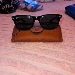 Ray-Ban Black Sunglasses with Brown Case